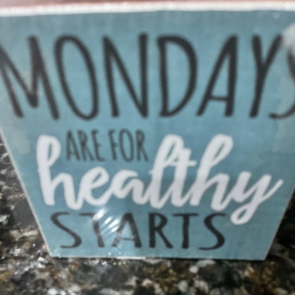 Funny Wooden Block Sign – “Fridays are for Wine & Pizza / Mondays are for Heal - Picture 3 of 12